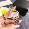Reloj de Pulsera OEM Bicolor Full Diamante Letra Esfera Negra con Letra Esfera Negra para Mujer, Lujo Ligero Estilo Hong Kong Moda