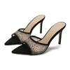 Tacones de aguja de punta con incrustaciones de pedrería, sandalias de tacón alto, zapatillas de exterior de moda y sexys, zapatillas de media caña de nuevo estilo de verano europeo y americano