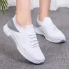 Sapatos Femininos Casuais de Meia Elástica Slip-on Novos para Primavera e Outono, Antiderrapantes, com Solado Macio, para Cruzamento de Fronteiras, Sapatos para Mães de Meia-idade e Idosos