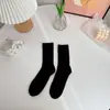 Calcetines Cuatro Estaciones Crema Primavera y Verano Rayas Verticales Caña Media Calcetines Apilados Estilo Coreano para Mujer Rayados Blanco Crema