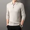 Suéter para Hombre Otoño 2026 Estilo Nuevo Cuello Solapa Manga Larga Holgado Casual Color Sólido Suéter Tejido para Hombres de Mediana Edad Venta al por Mayor