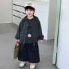 Conjunto de tres piezas para niño de otoño: chaqueta a rayas con capucha y pantalones de pierna ancha, nuevo estilo 2026, atuendo infantil holgado y casual