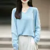 Suéter de tricô com forro de fleece feminino com gola macia e quente, corte justo, top básico para usar por baixo em amarelo pena