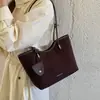 Bolsa de ombro elegante e simples para o dia a dia, bolsa de mão versátil da moda transfronteiriça estilo coreano, bolsa tote texturizada casual vintage para mulheres