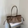 Bolso Tote Casual de Moda de Gran Capacidad para Mujer 2026 Invierno Nuevo Estilo Versátil para el Trabajo Bolso de Hombro Simple Bolso Grande