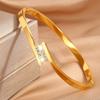 Pulsera de Acero de Titanio de Lujo Ligero para Mujer, Pulsera Dorada de Moda Europea y Americana, No se Desvanece, Adecuada para Bañarse, Pulsera Pequeña Abierta Estilo Chanel, Venta al por Mayor