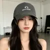 Gorra de Béisbol Casual de Primavera Estilo Coreano Versátil Hello Bear Bordada con Circunferencia de Cabeza Grande y Efecto Adelgazante para la Cara