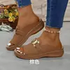 2026 Novas Sandálias de Verão Plus Size Transfronteiriças com Fivela de Metal Uma Tira Solado Macio Antiderrapante Chinelos para Mulheres Atacado Slip-on