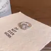 Anillo Pequeño de Circonita Cúbica para Mujer, Estilo de Lujo Ligero Nicho de Gama Alta, Diamante Brillante, Anillo de Dedo Índice Versátil Elegante de Moda al por Mayor