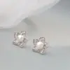 Joyería de Plata al por Mayor Nafuge Incrustada con Perlas de Agua Dulce Naturales Pendientes de Plata de Ley 925 Pendientes Pequeños de Flor de Plata Simples y Elegantes