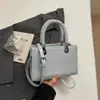 Bolso bandolera cruzado de hombro de moda de color liso popular para mujer 2026, nuevo bolso cuadrado pequeño casual para ir al trabajo, versátil
