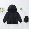 Jaquetas Infantis Novas para Meninos e Meninas, Roupas de Proteção Solar com Capuz e Zíper para o Verão com Bolsos, Peças de Exterior Casuais e Modernas