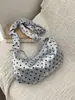 2026 Bolso Cruzado de Encaje con Cordón Plisado de Lunares Blancos y Negros Estilo Coreano Nylon Versátil para Viaje Bolso Dumpling Bolso de Moda para Mujer