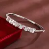 Pulsera geométrica cuadrada con circonita cúbica, de diseño liso e entrelazado, que ofrece un aspecto lujoso y de alta gama; accesorio para mujer, directo del fabricante