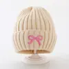 Novos Chapéus Infantis para Mulheres no Outono e Inverno Chapéus Quentes com Proteção para Orelhas de Bebê para Recém-Nascidos e Crianças Pequenas Chapéus de Tricô com Laço Fofo Tendência