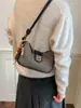 Bolso de Gamuza Vintage de Nicho para Mujer 2026 Otoño Nuevo Bolso Dumpling de Gama Alta Bolso Cruzado Ligero de Lujo para Viajes
