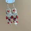 Brincos de Tarraxa Florais Rosa e Azul Vibrantes em Contraste para Mulheres, Design Exclusivo, Sensação Exagerada e de Alto Padrão, Acabamento Requintado, Brincos Deslumbrantes e Elegantes