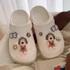 Sandálias Croc Femininas de Verão Dopamina DIY Calçados Outerwear Solado Macio Estudante Plataforma Antiderrapante Baotou Estudantes Sandálias Fofas