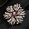 Broche de Flor Elegante Estilo Palácio Europeu para Mulheres, Broche Robusto Elegante e Moderno, Acessórios de Corsage com Design de Luxo Acessível