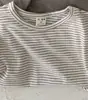 Camiseta Infantil de Verão Casual Estilo Fino Estilo Ins Versão Coreana Unissex Top de Manga Curta para Bebê Roupa de Manga Curta para Bebê Tendência
