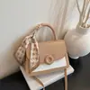 Bolsa feminina estilo fresh bicolor, nova bolsa quadrada pequena elegante e fashion primavera/verão 2026, bolsa de ombro e transversal de alto valor estético
