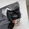 Bolso de Mano con Diseño de Pliegues de Nicho Francés para Mujer, Nuevo de Moda Otoño e Invierno, Bolso Cruzado Simple de Cubo Versátil