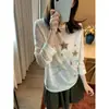 Camiseta casual de manga larga color beige con cuello redondo y estampado de estrellas, de Tencel, protección solar, verano 2026, holgada, adelgazante, transparente