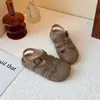 Sandálias Infantis Verão 2026 Novo Estilo Moda Feminina Casual Solado Macio Sandálias Birkenstock Meninas Múltiplas Sandálias de Princesa