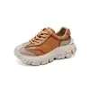 "Yingxin Niu" sapatos de pai de couro genuíno para mulheres, novo modelo outono 2026, sapatos casuais de plataforma com sola grossa para aumentar a altura, sapatos casuais retrô para mulheres