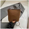 Bolso de Mujer Casual de Gran Capacidad Bolso de Mujer 2025 Otoño Nuevo Estilo Moderno Bolso de Hombro Único Bolso Cubo de Moda