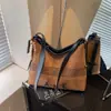 Bolso Personalizado de Moda Grande Capacidad Textura Casual Bolso de Hombro Retro Bolso Tote para Mujer Otoño e Invierno 2025