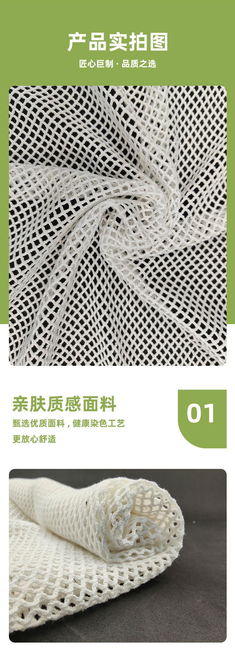 由于纯棉提花面料是热和电的不良导体，热传导系数极低，又因棉纤维本身具有多孔性，弹性高优点，纤维之间能保存大量空气，空气又是热和电的不良导体，所以纯棉提花面料具有良好的保湿性，穿着纯棉提花面料服装使人感觉到温暖。