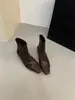 Botines de mujer estilo francés, nueva colección 2025, con patchwork de ante, tacón bajo, cremallera trasera y diseño de punta cuadrada, creando un look deslumbrante y elegante.