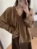 Camisa de manga larga para mujer con cuello en V estilo francés, dobladillo con volantes, adecuada para primavera y otoño, se puede usar como capa exterior, con un diseño sofisticado y relajado