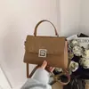 Bolsa de Ombro Fashion para Mulheres 2026 Nova Bolsa Vintage de Axila para Mulheres Outono e Inverno Bolsa Quadrada Pequena de Alta Qualidade Bolsa Transversal