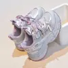 Zapatos Deportivos Ligeros para Niñas 2026 Nuevo Estilo Niños Versión Coreana Suela Gruesa Zapatos Papá Niña Suela Suave Antideslizantes Zapatos para Correr Modernos