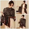 Venta al por mayor de fábrica Nuevo bufanda larga de playa satinada Li Jin 90*180 estampada estilo coreano chal de seda artificial