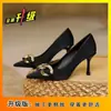 Saltos Altos com Corrente de Metal 2025 Nova Coleção Primavera e Outono Design de Bico Fino Estilo Nicho Cor Nude Sapatos Stiletto Franceses