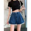Shorts jeans azuis para mulheres, calças de verão com acabamento em renda, novos hot pants finos de cintura alta em linha A de perna larga para meninas da moda 2026