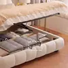 Cama puff moderna minimalista estilo crema tapizada suave para dormitorio principal, doble de 1.8 m, tipo francés, lujo ligero, para espacios pequeños, con tapicería de tela