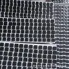 Fabricante de Almohadillas de Silicona Redondas Irregulares con Rejilla Adhesiva Negra Anti-Colisión Amortiguadoras Resistentes al Desgaste para Muebles, Patas de Goma Autoadhesivas