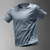 Camiseta masculina de manga curta, novo modelo de verão, tecido de seda gelada de secagem rápida para fitness, top com estampa estilo esportivo jovem, gola redonda, manga curta