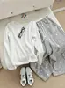 Camiseta básica ajustada de color liso con cuello en U estilo coreano, nueva colección de otoño, top tipo camiseta de manga larga suelto casual versátil simple