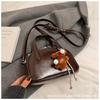 Bolso de Mano Nuevo y Moderno para Mujer Invierno Corea del Sur Ins Moda Simple Nicho Bolso Concha Versátil Bolso Bandolera