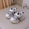 Sapatos de bebê macios para primavera e outono, sapatos casuais, tênis estilo "dad shoes" para crianças, tênis de malha respirável, sapatos para meninas, antiderrapantes