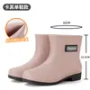 Botas de Lluvia de Caña Media para Mujer Moda Británica Engrosadas Antideslizantes Mate Impermeables de Goma Zapatos de Agua para Cocina Madre Cubrezapatos Cálidos Mujer