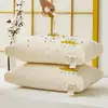 Almohada de Nuevo Tipo de Algodón y Fibra de Soja para Hogar Dormitorio de Estudiantes Adultos Soporte Cervical Almohada para Dormir Núcleo de Almohada