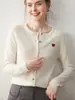 Novo Suéter Feminino de Cashmere Puro para Outono e Inverno com Estilo Suave, Design de Coração Bordado à Mão, Cardigã Tricotado de Corte Justo, Blusa de Manga Longa e Jaqueta