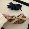 Falda Pequeña de Temperamento Suave Estilo Coreano Pinza de Plátano con Lazo Sensación de Alta Gama Pinza Vertical para Cola de Caballo Alta Accesorio para el Cabello para Mujer