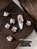 Perla Flor Blanca Pequeña Pedrería Decoraciones para Uñas Ovaladas Ojo de Caballo Pequeño Aleación de Perla Pedrería para Uñas Hecha a Mano Venta al por Mayor